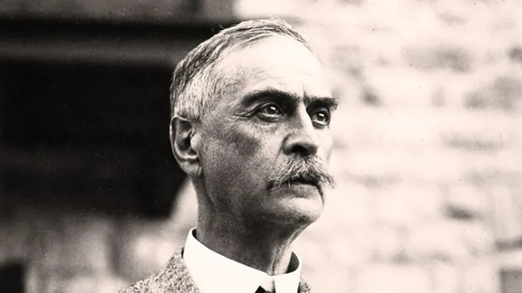Bằng cách thử nghiệm trên các thành viên trong phòng thí nghiệm và trên chính bản thân mình, Karl Landsteiner đã phát hiện ra nhóm máu