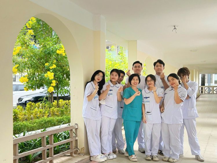 Hình ảnh sinh viên THUV thực tập tại bệnh viện