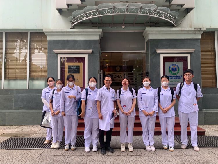 Hình ảnh sinh viên THUV thực tập tại bệnh viện