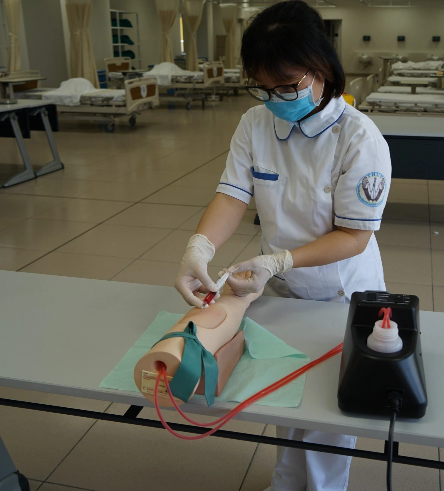 Sinh viên NS thực hành tiêm bắp sâu