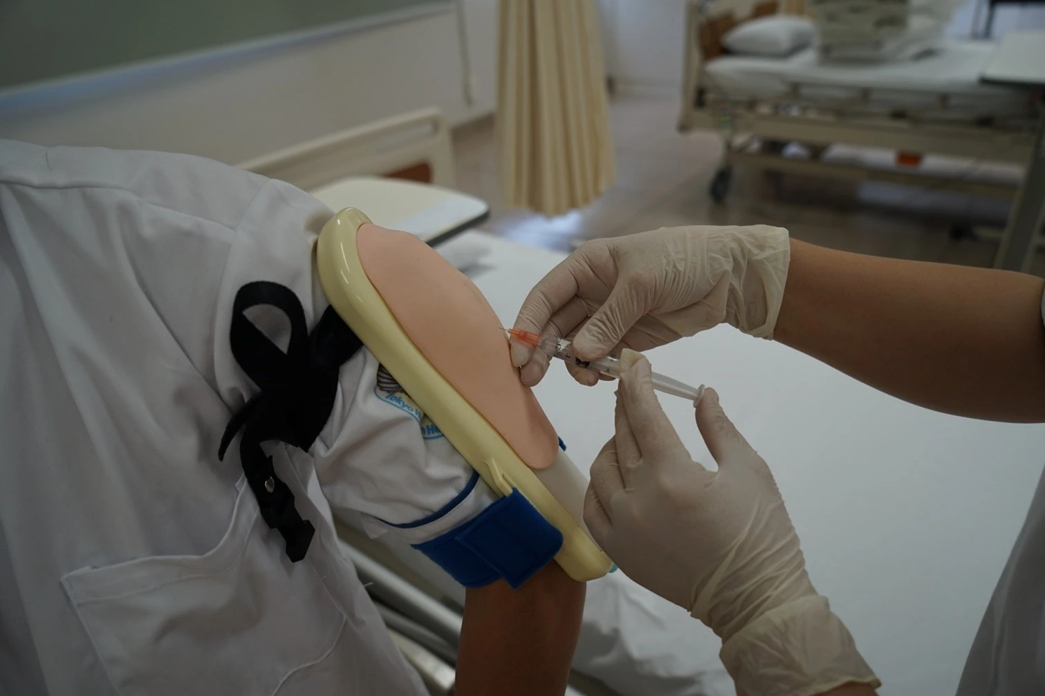 Mô hình tiêm truyền tĩnh mạch có thể đeo